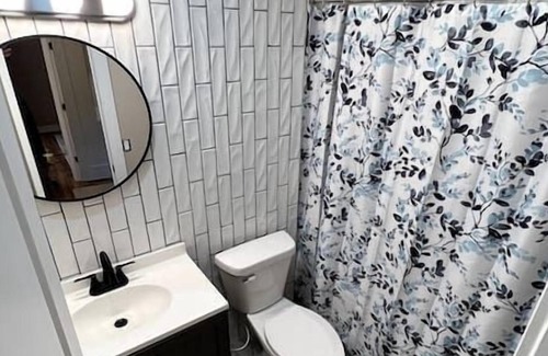West Olive Cabina | Comfortable Cabin in Wooded Setting, Close to Lake