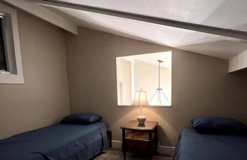 West Olive Cabina | Comfortable Cabin in Wooded Setting, Close to Lake