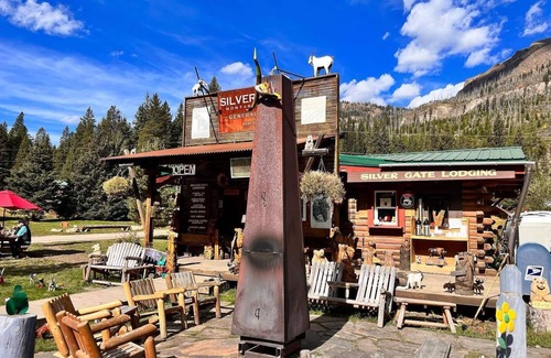 Cooke City-Silver Gate Cabina | Comfortable Cabin next to Yellowstone National Park