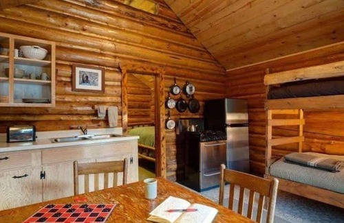 Cooke City-Silver Gate Cabina | Comfortable Cabin next to Yellowstone National Park