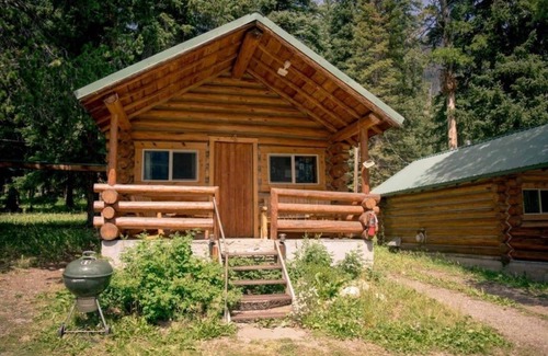 Cooke City-Silver Gate Cabina | Comfortable Cabin next to Yellowstone National Park