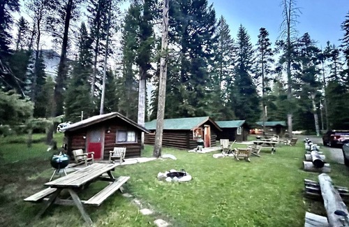 Cooke City-Silver Gate Cabina | Comfortable Cabin next to Yellowstone National Park