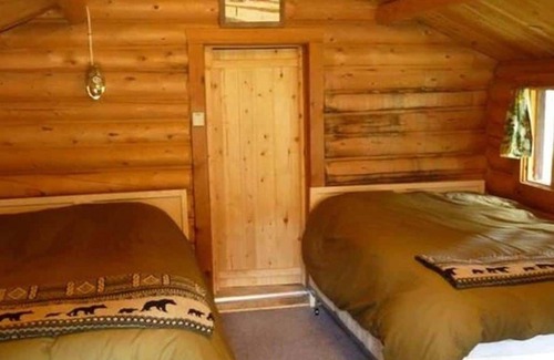 Cooke City-Silver Gate Cabina | Comfortable Cabin next to Yellowstone National Park