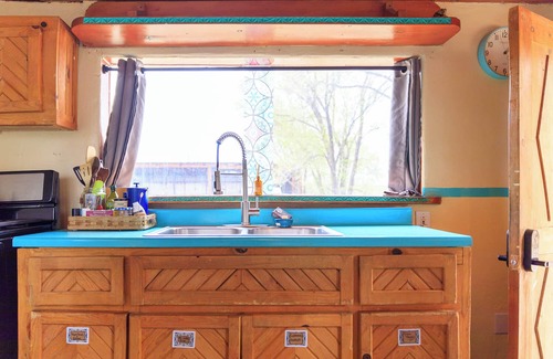 Taos Cabina | Comfortable Casita centrally located to the myriad of experiences here in Taos!