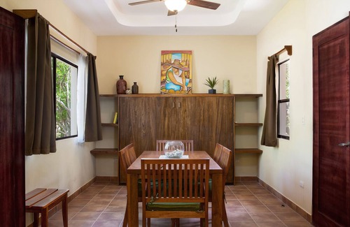 Playa Colorado Villa | Casita cómoda con una pequeña piscina - pasos de la playa, el restaurante y la rotura de la resaca