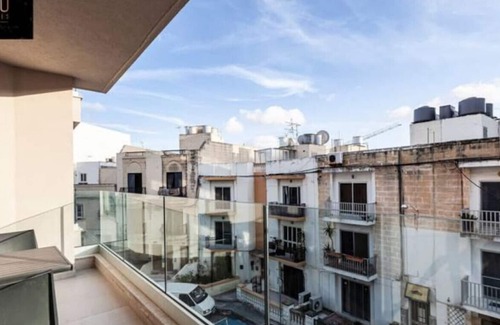 St. Andrew's Apartamento | Comfortable central 2BR just off St Julians + WIFI
