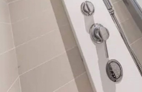 St. Andrew's Apartamento | Comfortable central 2BR just off St Julians + WIFI