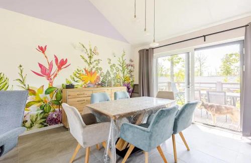 Somme-Leuze Chalet De Esquí | Comfortable chalet in Somme-Leuze with pétanque court