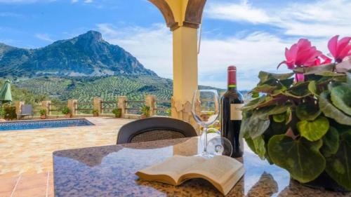 El Gastor Chalet De Esquí | Comfortable Chalet in El Gastor with Private Pool