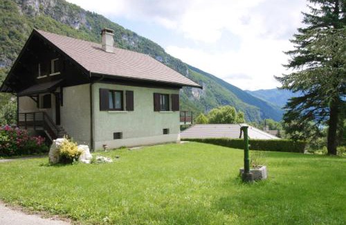 Nances Chalet De Esquí | Comfortable Chalet - View of Lake Aiguebelette