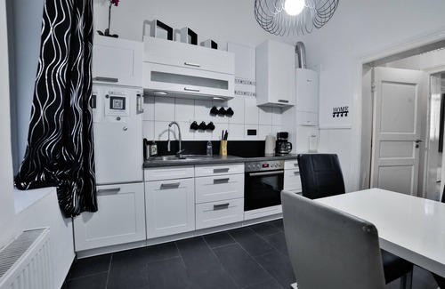 Goethestraße Apartamento | Comfortable city apartment in a historic residential building