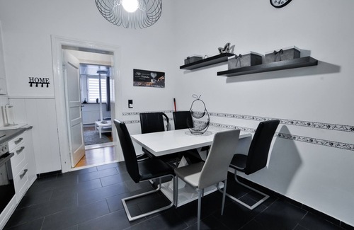 Goethestraße Apartamento | Comfortable city apartment in a historic residential building
