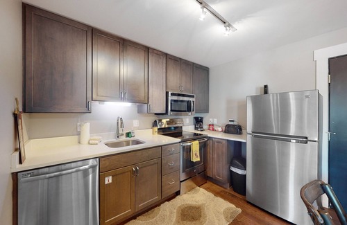 Crested Butte Condominio | Comfortable condo with sweeping mountain views, private balcony, & washer/dryer