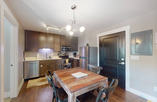Crested Butte Condominio | Comfortable condo with sweeping mountain views, private balcony, & washer/dryer