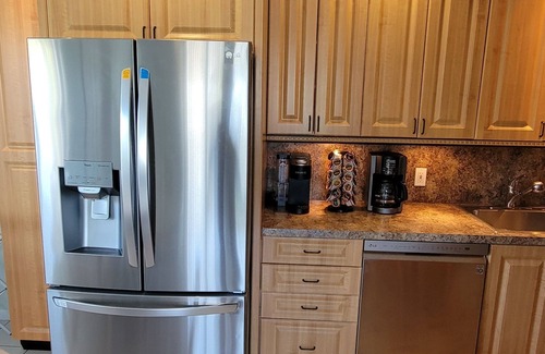Harbor Village Condominio | Comfortable Condo with Pool & Fishing Dock – Walk to the Beach, No Car Needed!