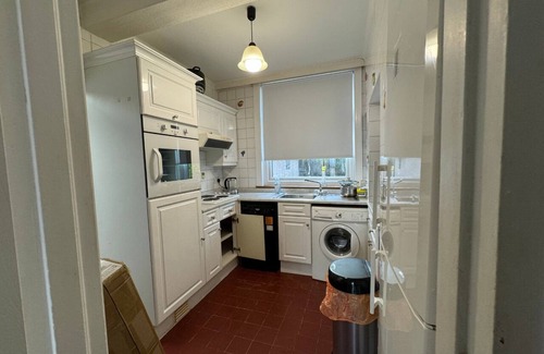 Havering Apartamento | Comfortable Contractor Retreat: Perfect for Both Short & Long Stays