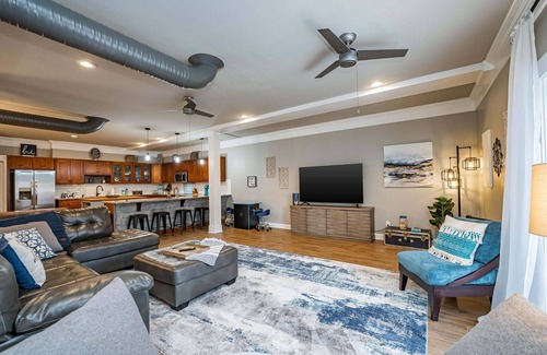 Laurens Cabaña | Comfortable Cottage Downtown w/Fire Pit-Walk to Dining/Taproom/Coffee Shop