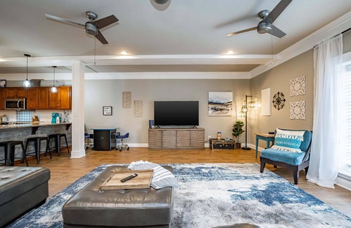 Laurens Cabaña | Comfortable Cottage Downtown w/Fire Pit-Walk to Dining/Taproom/Coffee Shop