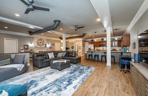 Laurens Cabaña | Comfortable Cottage Downtown w/Fire Pit-Walk to Dining/Taproom/Coffee Shop