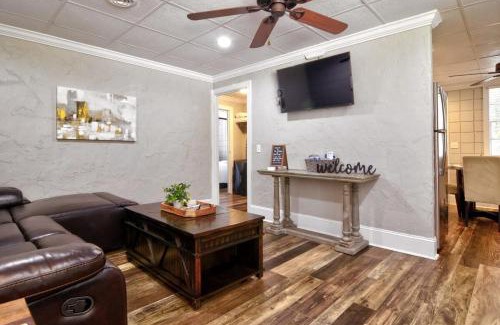 Statesboro Casa | Comfortable Cottage on the Blue Mile - Close to GSU!