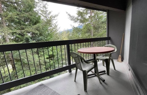 Whistler Creekside Condominio | Comfortable Creekside Studio - close to lifts.