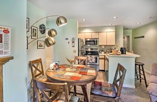 West Dover Apartamento | Comfortable Dover Apartment: Walk to Mt Snow!