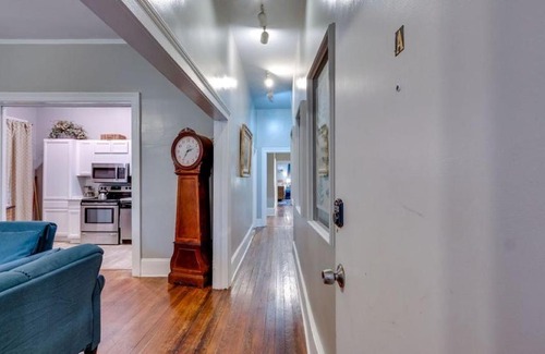 Historic Downtown Savannah Cama Y Desayuno | Comfortable Escape in Historic Downtown Savannah