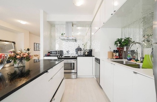 Oakville Casa | Comfortable Executive Townhome