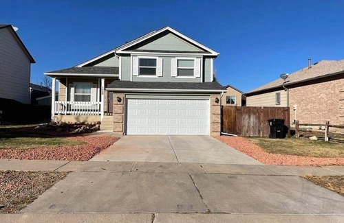 Cheyenne Meadows Casa | Comfortable family home close to Ft. Carson and World Arena.