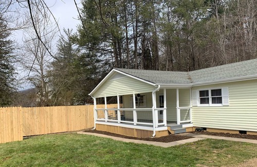 Barnardsville Casa | Comfortable family home, enough space to bring the entire family.