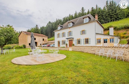 Chauffailles Casa | Comfortable family estate in the countryside with jacuzzi, 15 people maximum.