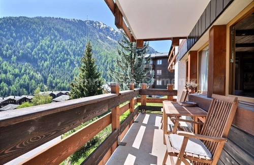 Grimentz Apartamento | Comfortable flat for 4 to 6 people, living room with 1 divan bed, kitchen area with dishwasher, 2 do