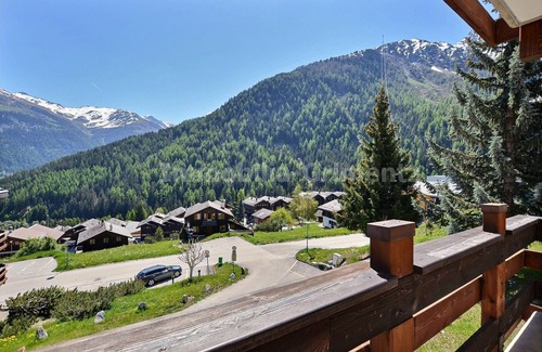 Grimentz Apartamento | Comfortable flat for 4 to 6 people, living room with 1 divan bed, kitchen area with dishwasher, 2 do