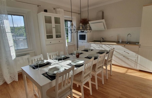 Komen Casa | Comfortable Four Bedroom Apartment in Komen