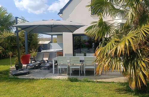 Thorigne-Fouillard Casa | Cómoda casa familiar con spa de alta gama entre bosque, ciudad y mar.
