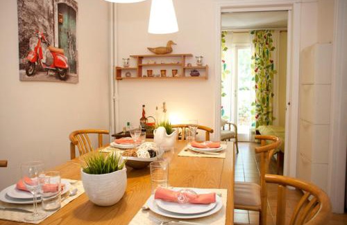 Vouliagmeni Apartamento | Comfortable garden Apt near Vouliagmeni beach