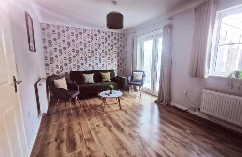 Swindon Casa | Comfortable 5 Bed Sleeps 5 Free Parking