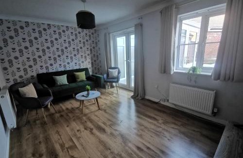 Swindon Casa | Comfortable 5 Bed Sleeps 5 Free Parking