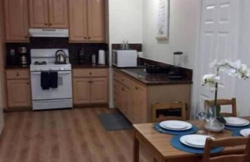 Rialto Casa | Comfortable getaway 3 bedroom with free Wi-Fi.