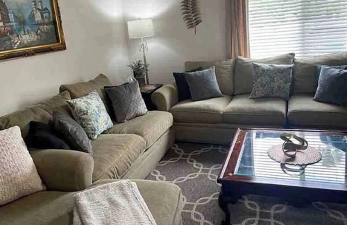 Riverside Casa | Comfortable Getaway, Business class, fast wifi