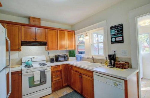 Downtown Riverside Casa | Comfortable Getaway/Family Fun/Business Executive