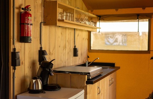 Borger Casa | Hermosa tienda de safari con baño