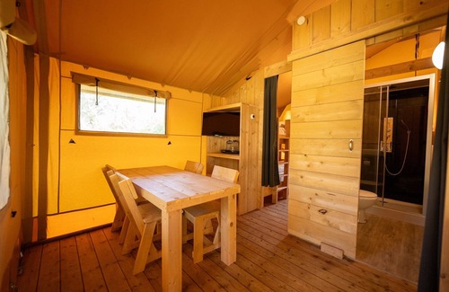 Borger Casa | Hermosa tienda de safari con baño