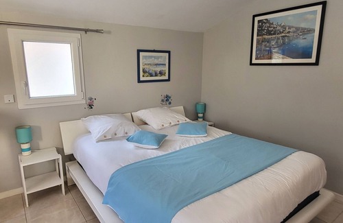 Reynes Cama Y Desayuno | Comfortable guest room with terrace, large swimming pool (+ kitchen)