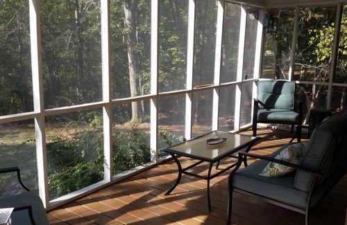 Anderson Casa | Cómoda casa Lago Hartwell en el aterrizaje verde estanque