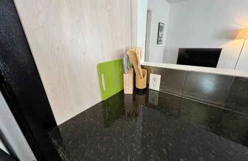 Norma Triangle Apartamento | Comfortable & Hip 1 Bedroom Apartment at Center of WeHo