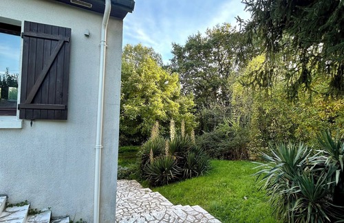 Mareuil-sur-Cher Casa | Comfortable house with private woodland. Close to all amenities and Beauval.