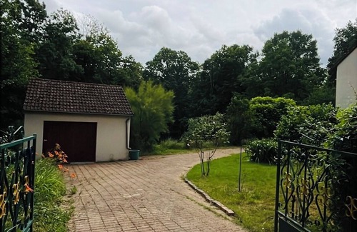 Mareuil-sur-Cher Casa | Comfortable house with private woodland. Close to all amenities and Beauval.
