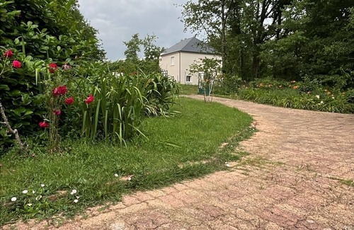 Mareuil-sur-Cher Casa | Comfortable house with private woodland. Close to all amenities and Beauval.