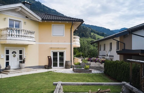 Goldegg Casa | Cómoda Casa de Vacaciones en Goldegg con Jardín